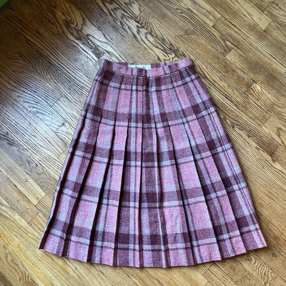 Wool Midi pleated skirt-lined.